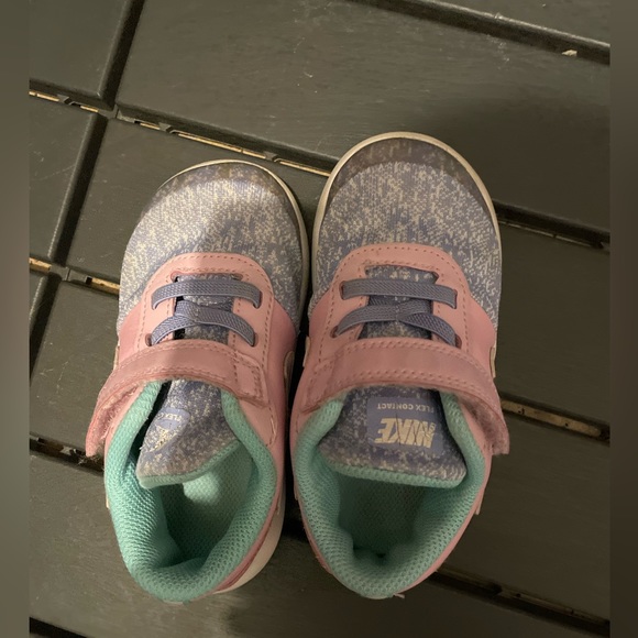 Nike sneakers - Picture 2 of 4